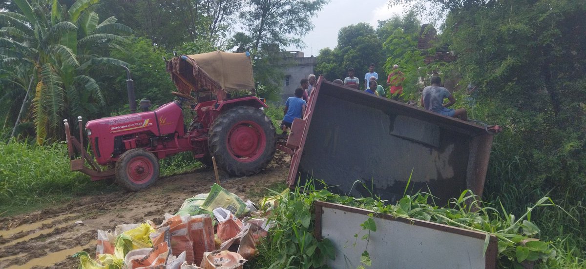 Deepak_nal's tweet image. #Help_me #accident #dozer_baba #UP #BiggBossOTT3 
हम 500/- कमाने निकले थे गालिब ,
ये बिन मौसम बरसात 2500/- का चूना लग गयाl

सोच रहा हूँ कि @Gulzar_sahab जैसी शायरी करलू.....