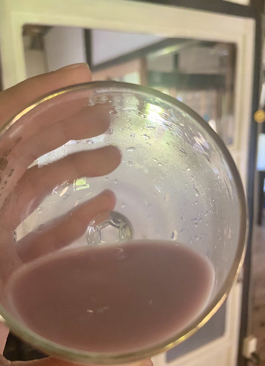 隣町昨日40℃あったらしい🌋
エアコン、買おうかな
赤紫蘇シロップを牛乳で割って飲んでみたらいちごミルクみたいで美味しかった🥛
知らなかった。