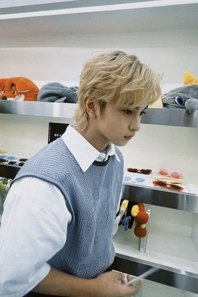 [🐰]  who’s got our PHOTOISM frames? 🤔💭

#HORI7ON #호라이즌 #MARCUS #마커스