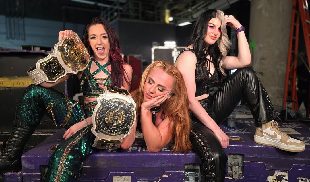 corasjacy's tweet photo. I will cherish this group forever, I have wanted something like this where its all of my girls in one group and it has happened https://t.co/9jUQN7kDvB