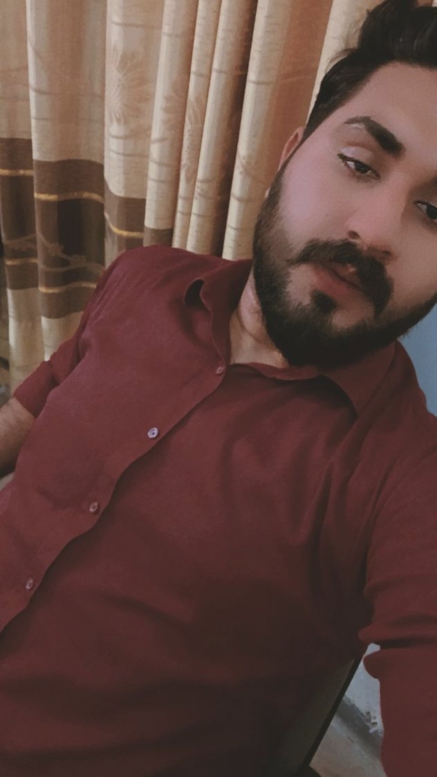 Why is Sunday so far from Monday but Monday so close to sunday?

Whhhy??
Enjoy your Weekend!