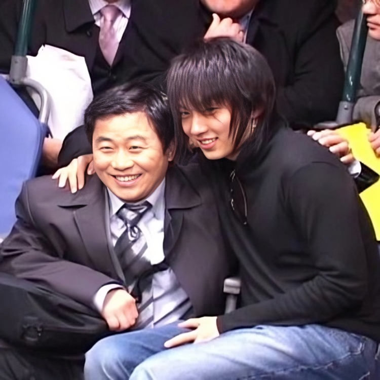 GalinaS836022's tweet photo. Happy 18th Anniversary of the film "Fly, Daddy, Fly" (2006)! 🎉
I love this couple - our oppa and Lee Moon Sik ❤️
I also love their collaboration in "Iljimae".
#LeeJoonGi #FlyDaddyFly https://t.co/kAWtABvQvN