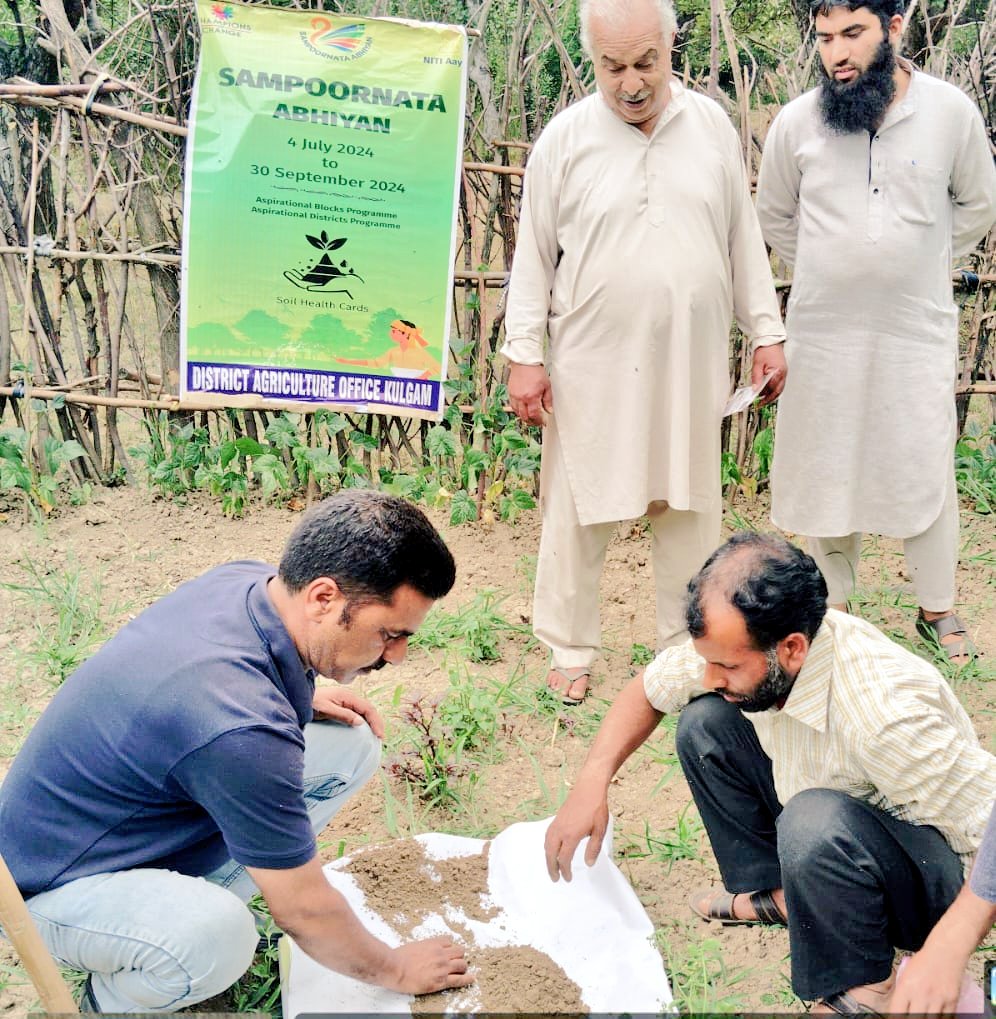 NITIAayog's tweet photo. Under Sampoornata Abhiyan, the Department of Agriculture in  Manzgam Block, Kulgam District, Jammu & Kashmir organised a soil sample collection drive.  

This initiative aims to analyse soil health and fertility, providing crucial data to enhance agricultural productivity and sustainability in the region. By systematically collecting soil samples, the department seeks to identify nutrient deficiencies and recommend appropriate soil management practices to local farmers. This effort not only supports the region's agricultural development but also promotes informed and sustainable farming practices, ensuring long-term soil health and increased crop yields.

#SampoornataAbhiyan #NITIAayog #PMOIndia #BharatKeBadhteKadam #Agriculture