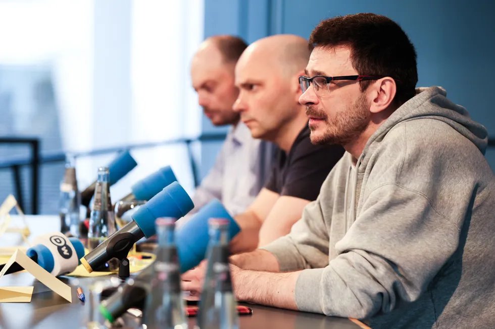 Daractenus's tweet photo. Vladimir Kara-Murza: "...sanctions against the entire country are unfair and counterproductive"

Andrei Pivovarov: "I ask Western countries to extend a hand to Russians: if sanctions are eased..."

Ilya Yashin: "As part of a peaceful settlement, one of the main issues should be freedom for Russians imprisoned for nothing."