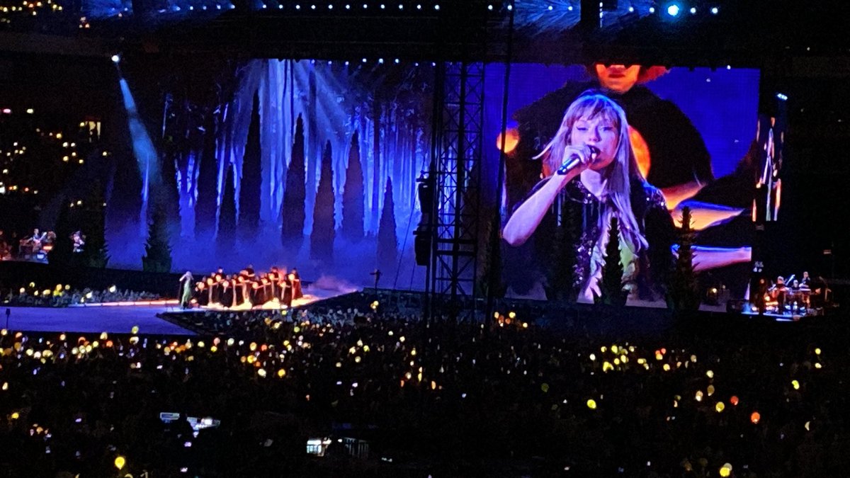 enchantedmon's tweet photo. the most beautiful tour in history 🫶🫶🫶#WarsawTSTheErasTour N2 https://t.co/WOZu3Jc3Z5