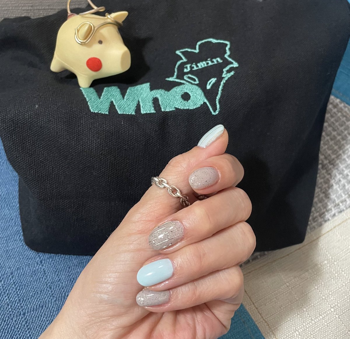 dy_na_na_na_are's tweet photo. 本日のまみんこネイル💅

ジミンネイルをオフして🥺さみしいからMUSEカラーを入れてもらったよ🩵
砂浜グレーがめちゃかわいい‼️
今日もありがとう🤲
#砂浜
#オタネイル
#MUSE_Jimin 
#Jimin_Who 
#JIMIN
#まみんこネイル
#room03 https://t.co/KJvNarXoms