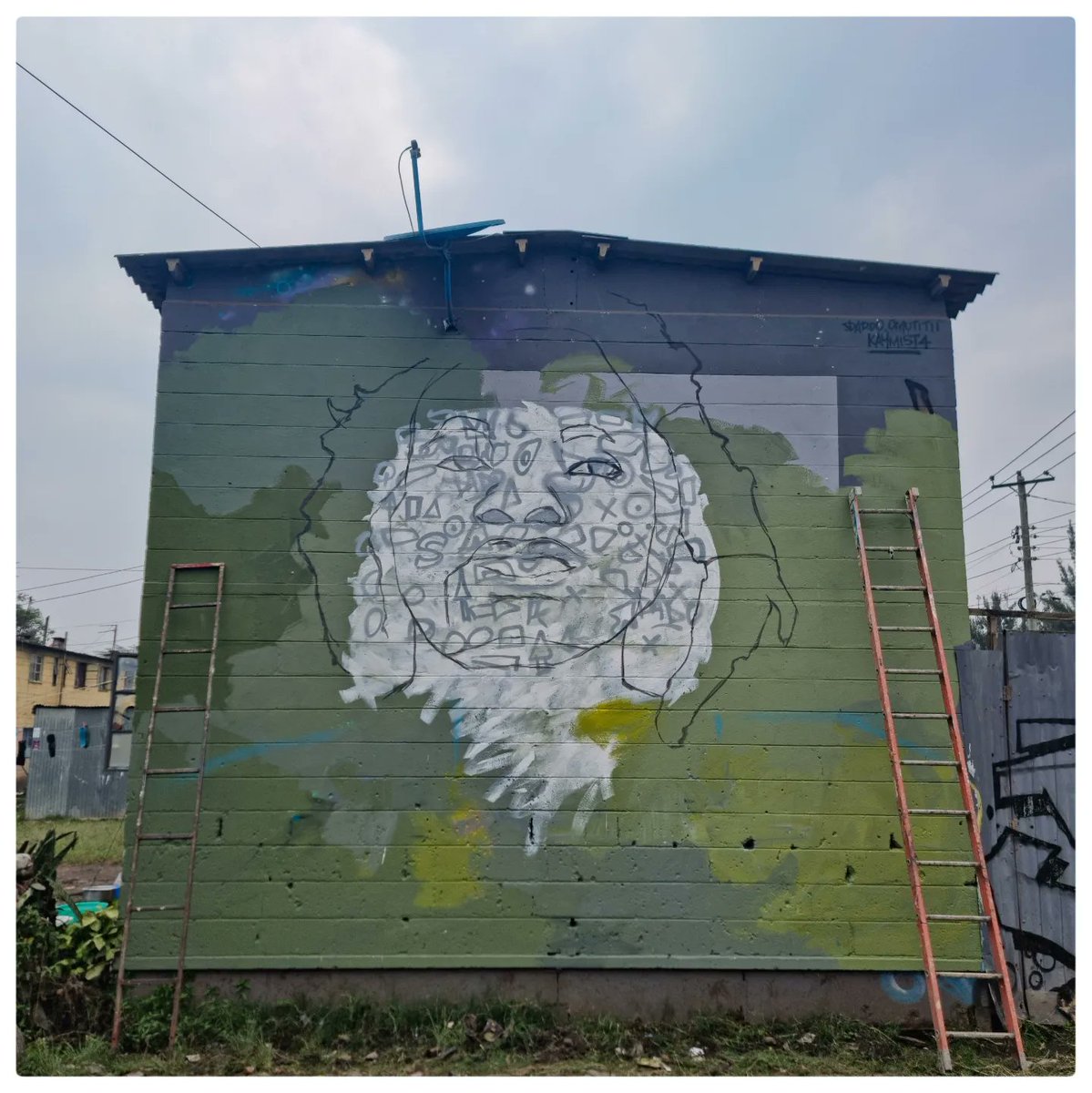 Are we free?..... Yet??
"It is better to die on my feet than to live on my knees." Dedan Kimathi.
.
#daddoomutitii #daddoizm #Kenya #graffiti #StreetArt #clanofacan #dedankimathi #GenZ #maumau  #kenyanart #africanart #storytelling