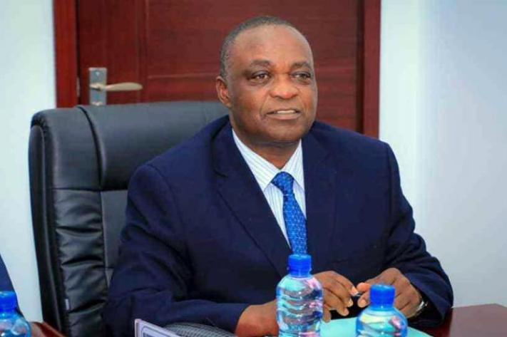 benbabunga's tweet photo. Norbert BASENGEZI KATINTIMA
Partisan de la première heure, Norbert Basengezi est nommé Gouverneur de la Province du Sud-Kivu dès la prise de la ville de Bukavu par le RCD, poste qu'il occupera pendant 4 ans, jusqu'en 2002. C'est d'ailleurs lorsqu'il est Gouverneur du Sud-Kivu qu'ont lieux les massacres de Makobola (30 décembre 2018). Il s'illustrera surtout par des interventions, sur la voie des ondes, à l'encontre de l'église catholique qui avait rapporté ces massacres.  
Lors de la transition de 2003, il est désigné Député national pour le compte du RCD-Goma, avant d'occuper le poste de 2è vice-président de la Commission électorale indépendante (CEI). Après les élections, s'étant rapproché de Joseph Kabila, il est nommé, en octobre 2008, Ministre de l'Agriculture. Lors des élections législatives de novembre 2011, il est élu député national de la deuxième législature de la Troisième République. Il est aussi vice-président de Commission électorale. En 2015, il réintègre de nouveau la Commission électorale nationale indépendante (CENI) comme vice-président de Corneille Nangaa. En mars 2019, son fils Marcellin Mukolo Basengezi et lui-même (y compris Corneille Nangaa) seront sanctionnés par le Trésor américain pour avoir "sapé le processus (électoral) ou les institutions démocratiques en RDC".
Elu sénateur en avril 2024, Norbert Basengezi est autorité morale du parti politique ANCE (Alliance des nationalistes pour un Congo émergent).