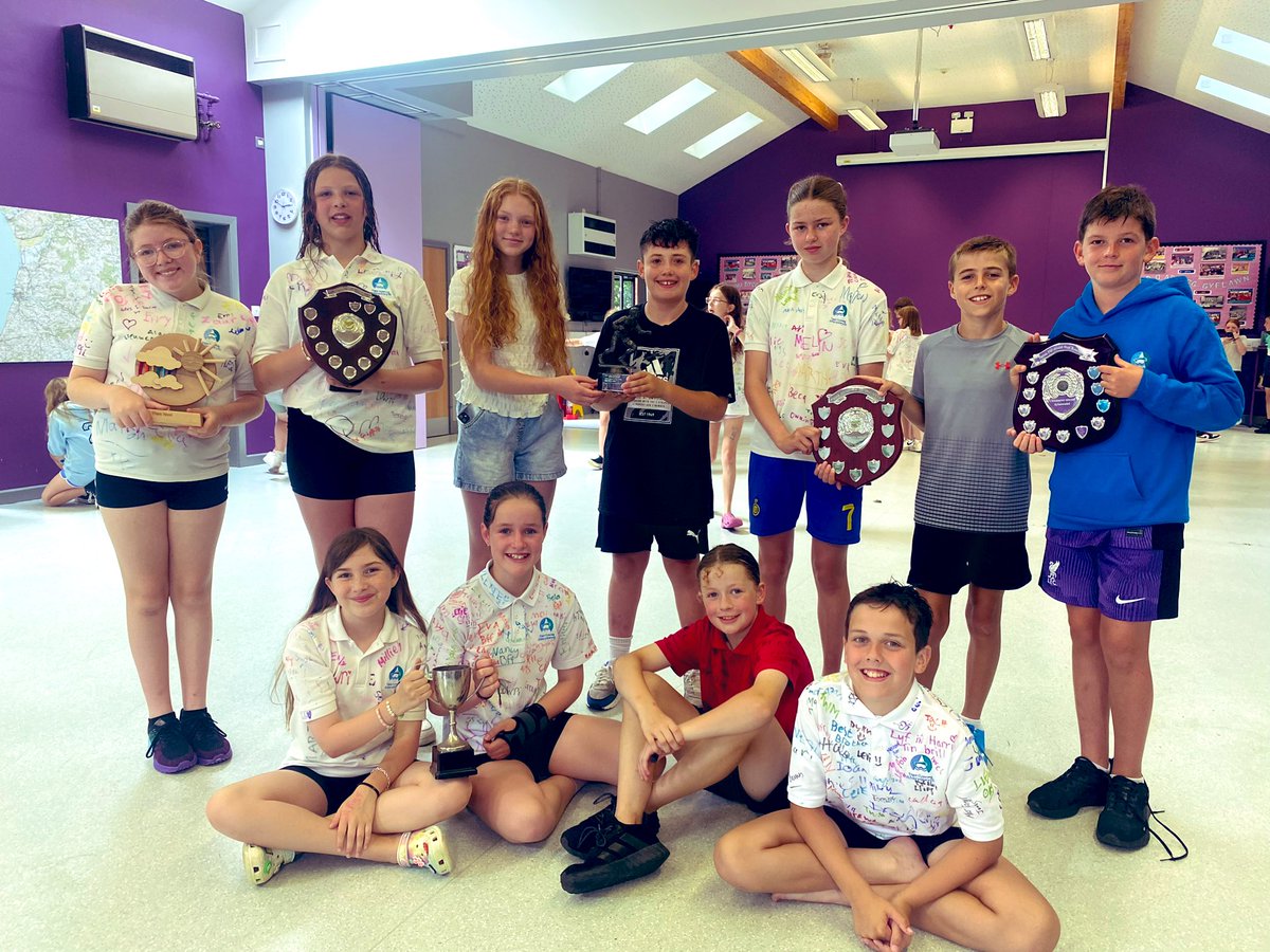 Llongyfarchiadau i enillwyr y gwobrau diwedd blwyddyn eleni

🏆 Tlws Ned - Leah
🏆 Nofio - Liwsi a Hari
🏆 Rygbi - Lowri a Cai
🏆 Pêl-droed - Tirion, Macs ac Alexander
🏆 Dawnsio - Lexie a Lois
🏆 Marathon - Betsan a Macs
🏆 Pêl-rwyd - Lowri

👏👏👏👏
