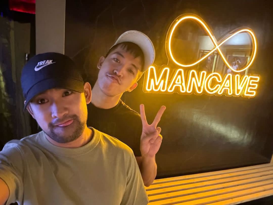 VNCDJM's tweet image. ready na kami para magbigay ng towel at iced tea sa inyo, i guide na rin namin kayo kasi baka maligaw kayo sa loob ng wet area, kapit lang kayo samin 🙈👀🤣

@dantastic199x @infinity_spa_ph 

#InfinitySpaMakati #SoftOpening #ISMak