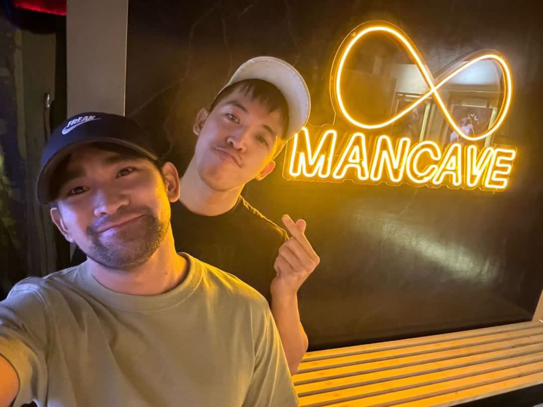 VNCDJM's tweet image. ready na kami para magbigay ng towel at iced tea sa inyo, i guide na rin namin kayo kasi baka maligaw kayo sa loob ng wet area, kapit lang kayo samin 🙈👀🤣

@dantastic199x @infinity_spa_ph 

#InfinitySpaMakati #SoftOpening #ISMak