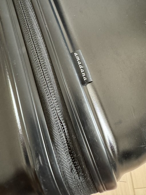 かれこれ4年ほどお世話になったキャリーケース とうとう壊れてしまった で、今更気づいたんだけどamadanaの物だった❤️ どうりでシンプルで好きだったわけだ https://t.co/vTuWmr0<a href="/tag/%E3%82%A2%E3%83%91%E3%83%9B%E3%83%86%E3%83%AB"class="tags"><span>#アパホテル</span></a><a href="/tag/%E3%82%A2%E3%83%91%E7%A4%BE%E9%95%B7%E3%82%AB%E3%83%AC%E3%83%BC"class="tags"><span>#アパ社長カレー</span></a>