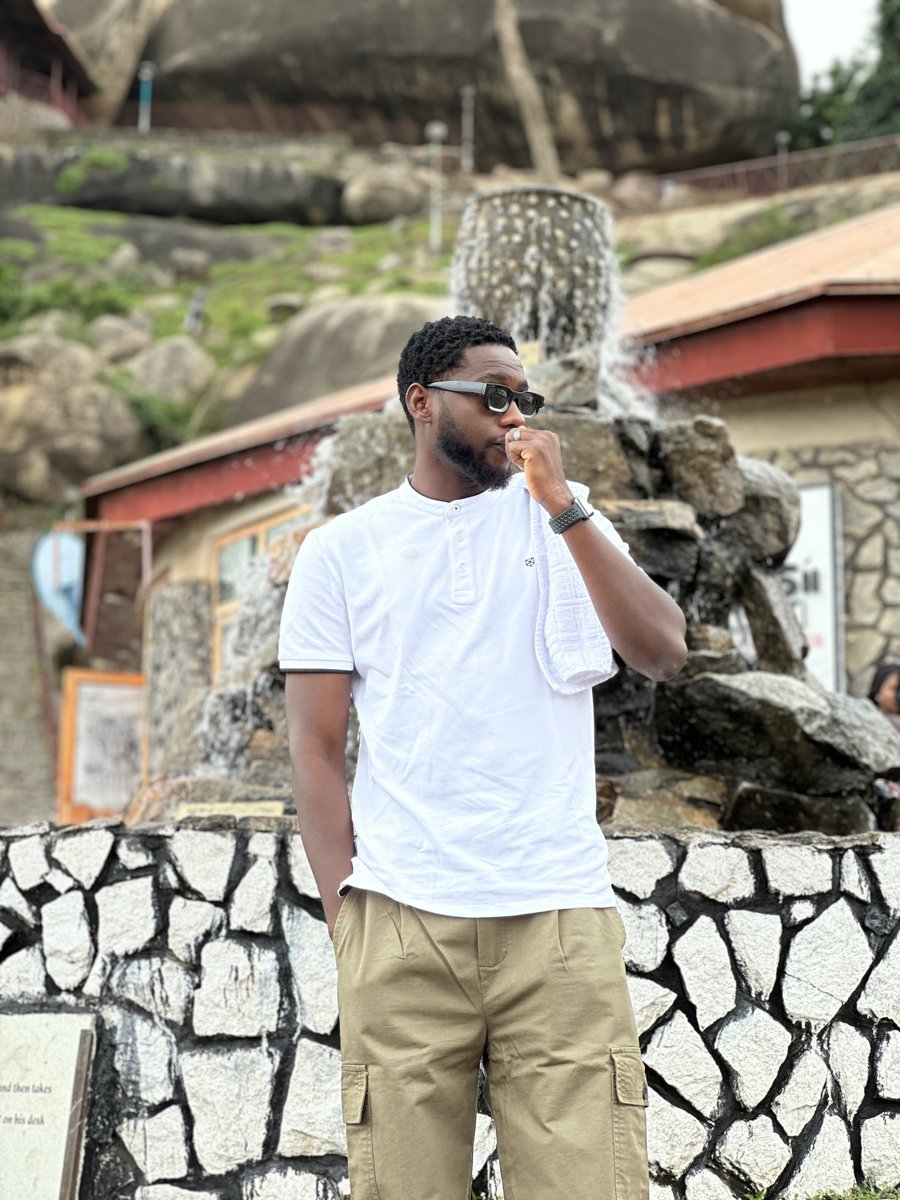 OTUNBA_TIZ's tweet photo. 15k likes ?! 

Handsome boys wear white 🤍☁️

                                                                                    🌚 https://t.co/a5PwwPd4gq