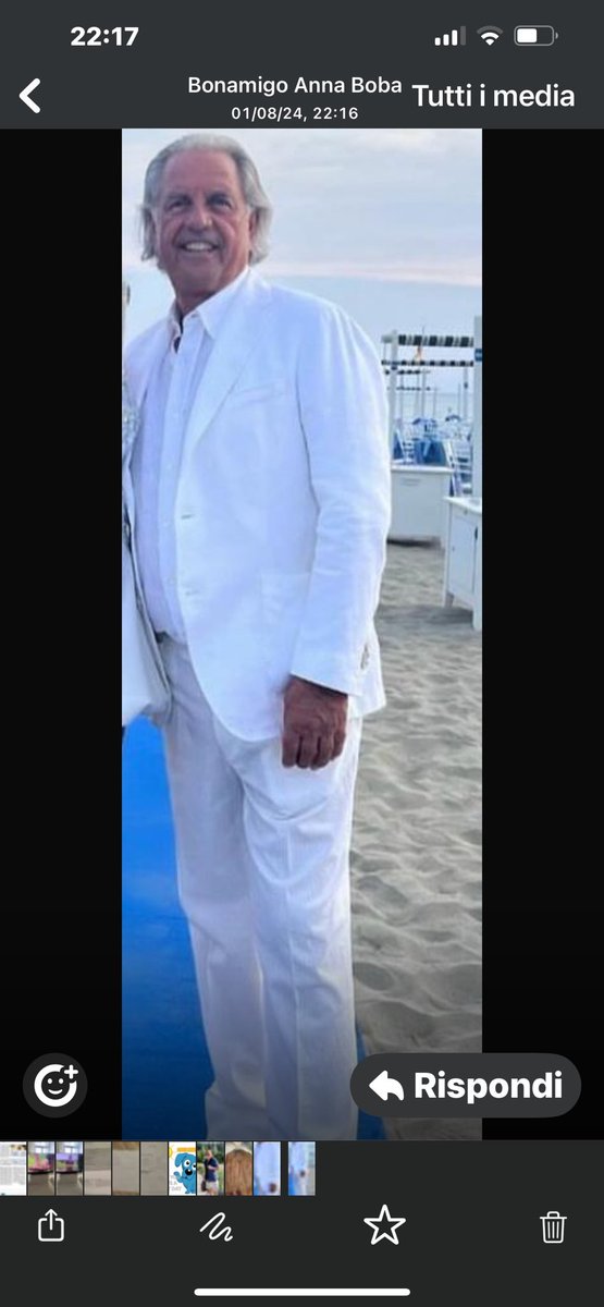 Lo riconoscete?tre possibilità:un vecchio tennista con disturbi mentali;un gelataio di Forte dei Marmi; uno che si crede il grande Gatsby?
Purtroppo è solo quello che rimane di@paolobertolucci che oggi compie gli anni😂😂😂😂 Auguri amico mio!