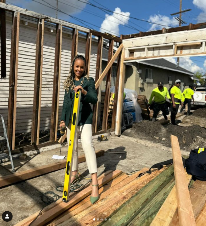 LADY BUILDER tweet media