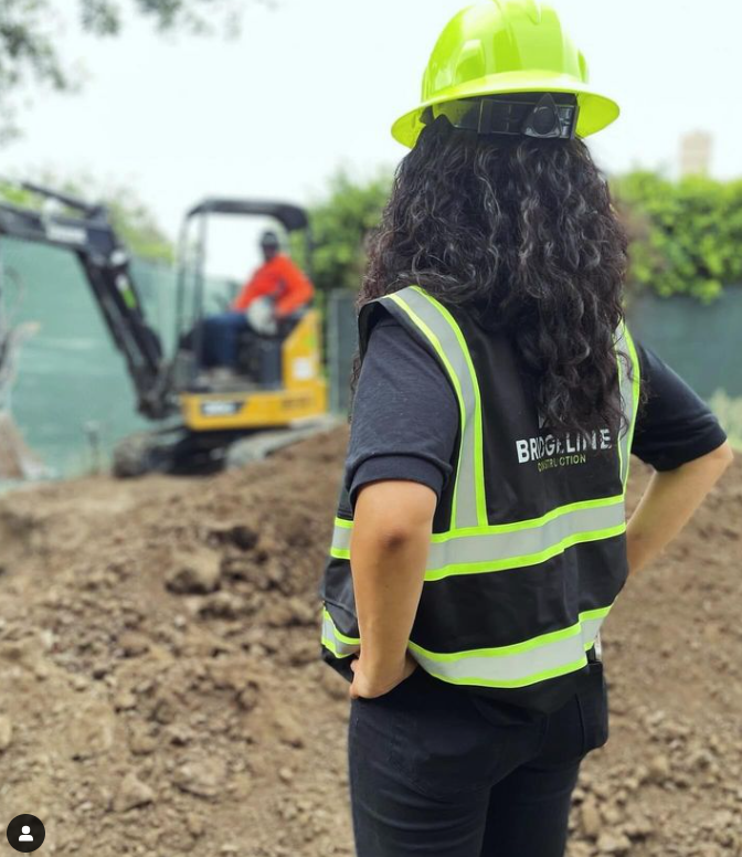 LADY BUILDER tweet media