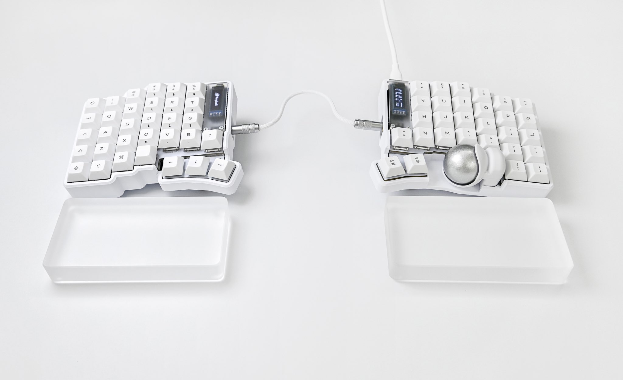 keyball61完成品（キースイッチ、キーキャップ、TRRSケーブル付