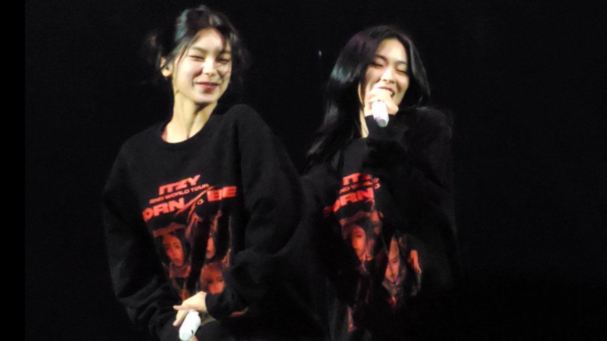 _to____short_'s tweet photo. 🎂
#ITZYinManila
#ITZY_BORNTOBE
#ITZY_2ND_WORLD_TOUR
#ITZY_BORNTOBE_MANILA https://t.co/OL8KYlIe03