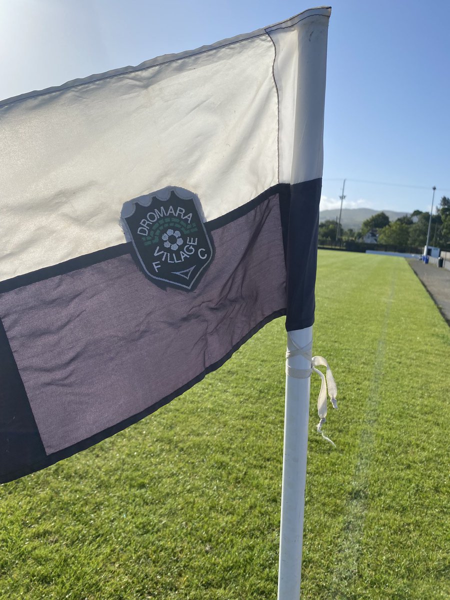 ⚫⚪ Matchday⚪⚫

League Football is back at Bellsbridge today as we welcome last seasons Premier League winners <a href="/EastBelfastFC/">EastBelfastFC</a> 

All support welcome. 

#yourclubDromaraVillage #uppaweevillage

🖤🤍DVFC