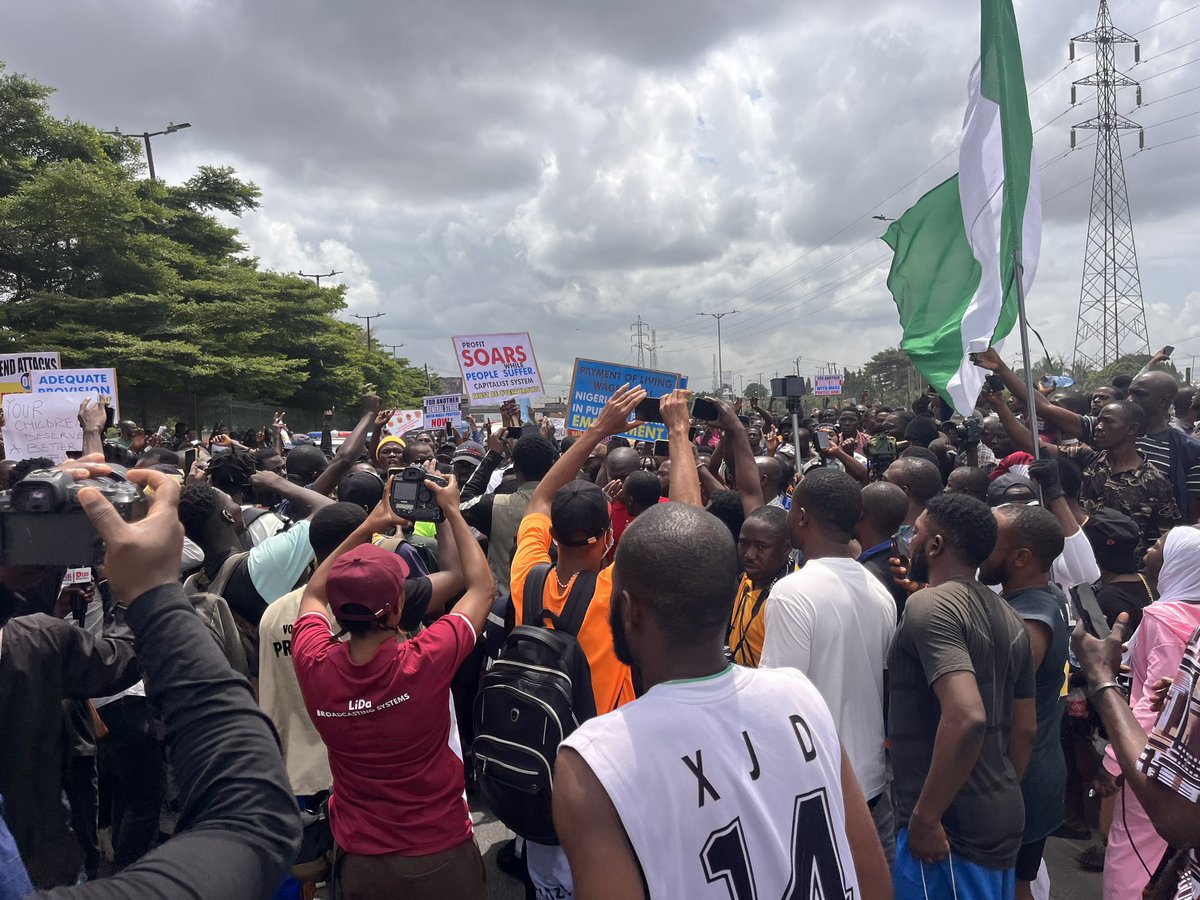 JustKingss's tweet image. Day 3: Online protesters RT 📌🇳🇬

We must 
 #EndBadGovernanceInNigeria