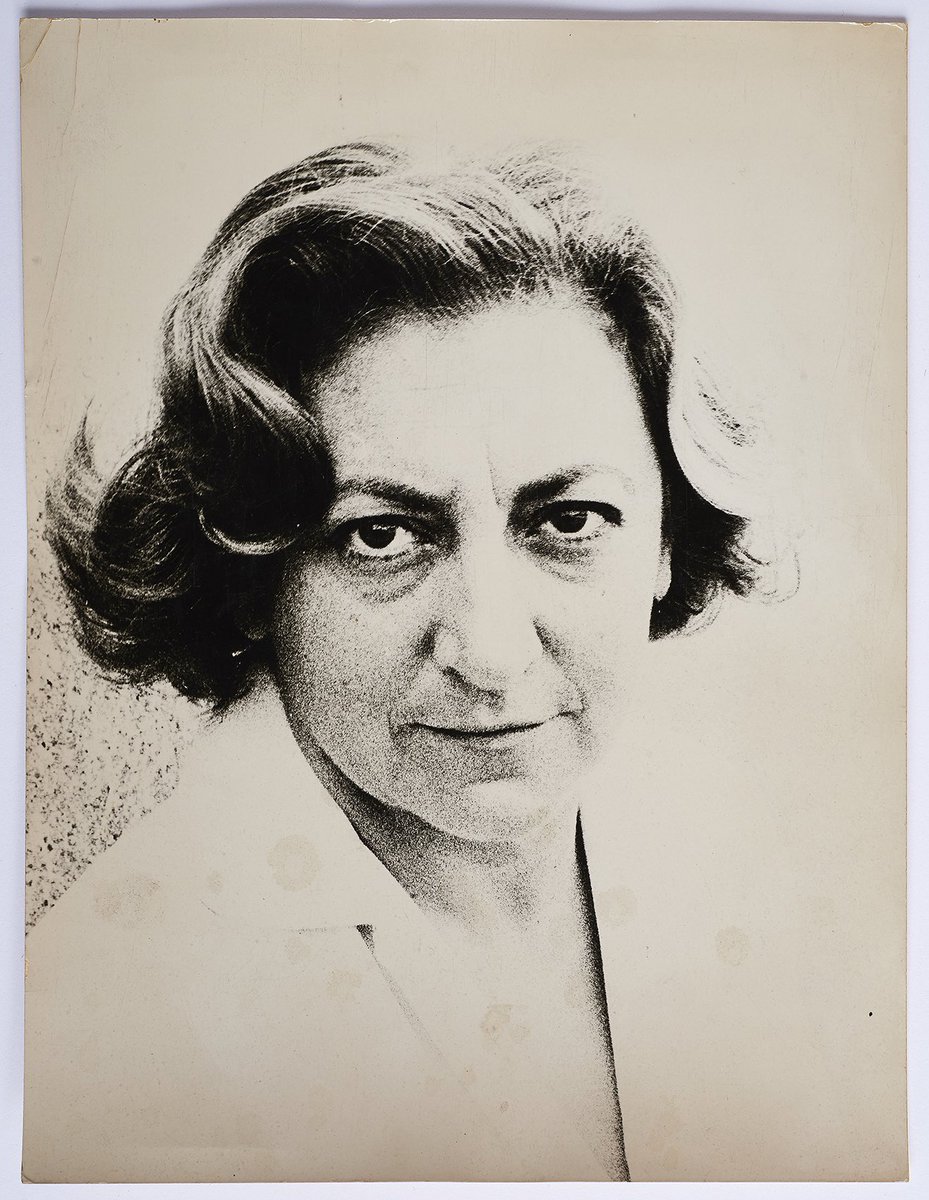 “Desconèixer el propi passat es convertir l’existència en un present sense límits, en una fira d’arrambi qui pugui”

Maria Aurèlia Campany va néixer el 3 d’agost de 1918. 

Dona lliure, intel·lectual incisiva, pionera del feminisme a Catalunya. Autora d’una obra abslumnt actual