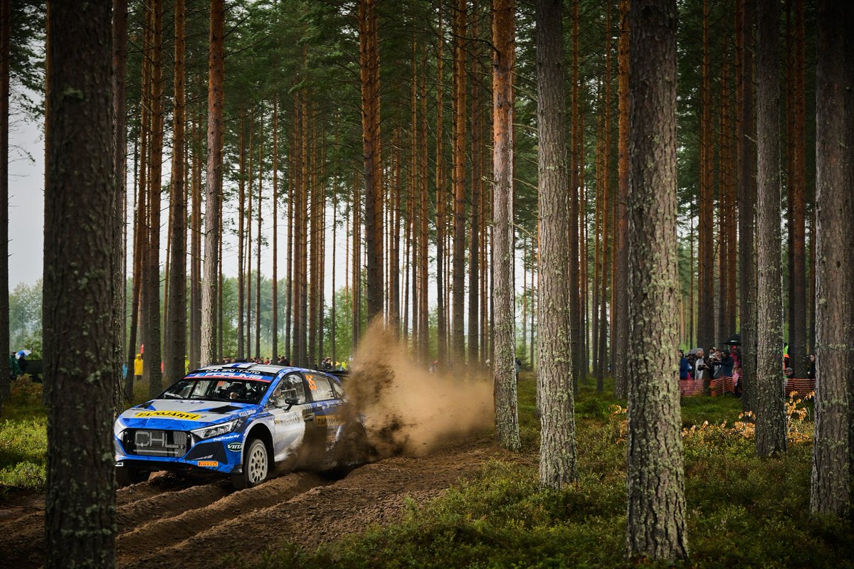 SS14 Västilä 2 (18.94 km) 🇫🇮 #SectoRallyFinland

⏱ #WRC2
1. 🇸🇪 Solberg 8:51.2
2. 🇫🇮 Latvala +4.6
3. 🇫🇮 Heikkilä +7.0
4. 🇫🇮 LINDHOLM +7.8

⏱ O/A SS 14/20
1. 🇸🇪 Solberg 1:45:40.9
2. 🇫🇮 Latvala +22.6
3. 🇪🇪 Virves +58.3
...
19. 🇫🇮 LINDHOLM +1:00:45.6

#HMSGOfficial #WRC #GRXTeam