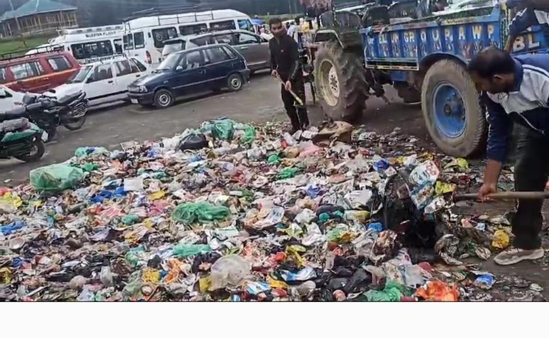 today a big sanitation drive is conducted by the employees of Dodhpathri
we are  requesting others to cooperate with Us, like Forest department, ponny wallas, drivers, tea sellers etc.