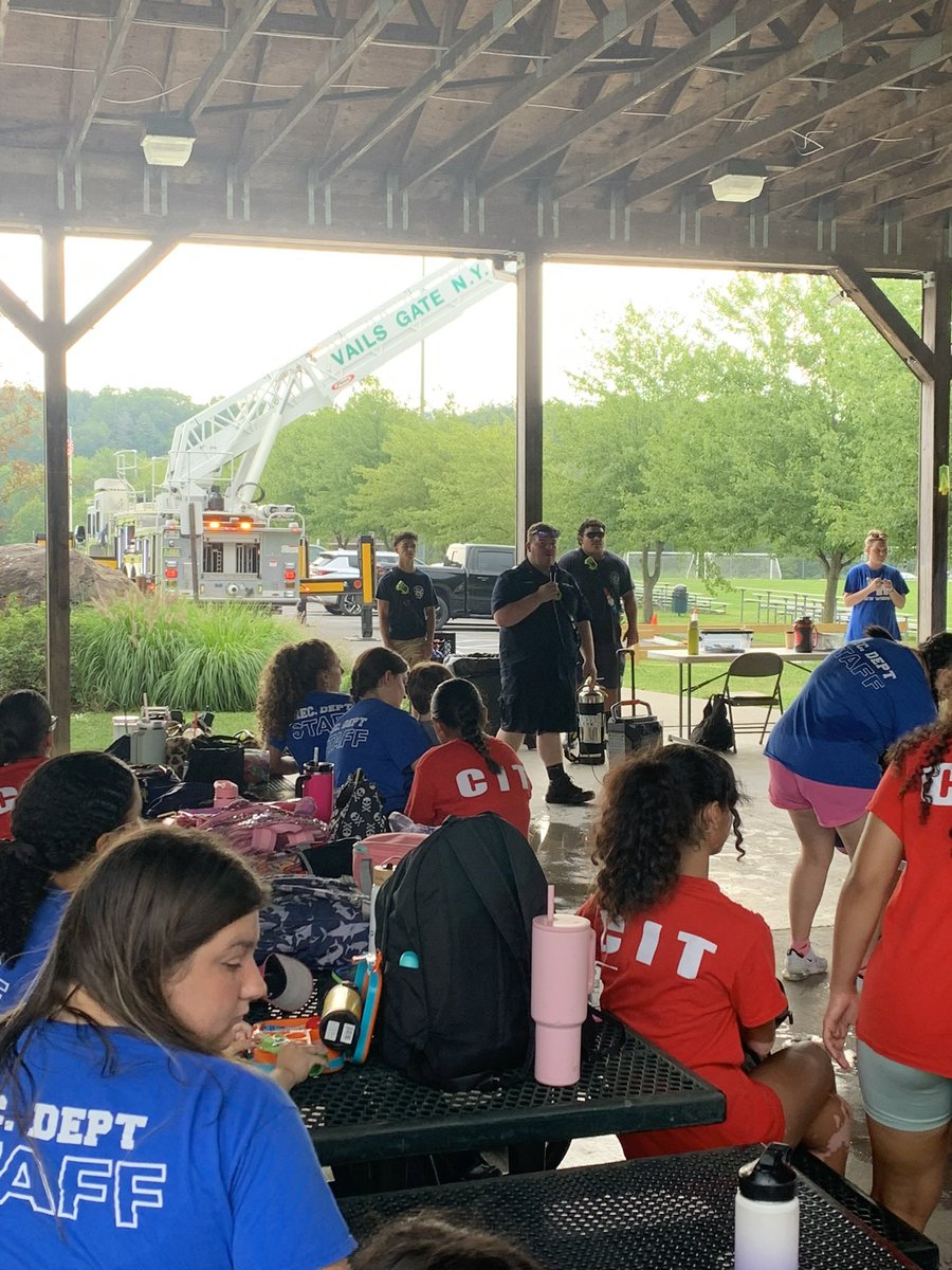 VailsGateFD's tweet image. Happy Summer! 😎 Yesterday our crews visited with the kids at New Windsor Summer Camp! We covered fire prevention, general fire knowledge and of course, had a cool-off session 🧯💦🚒