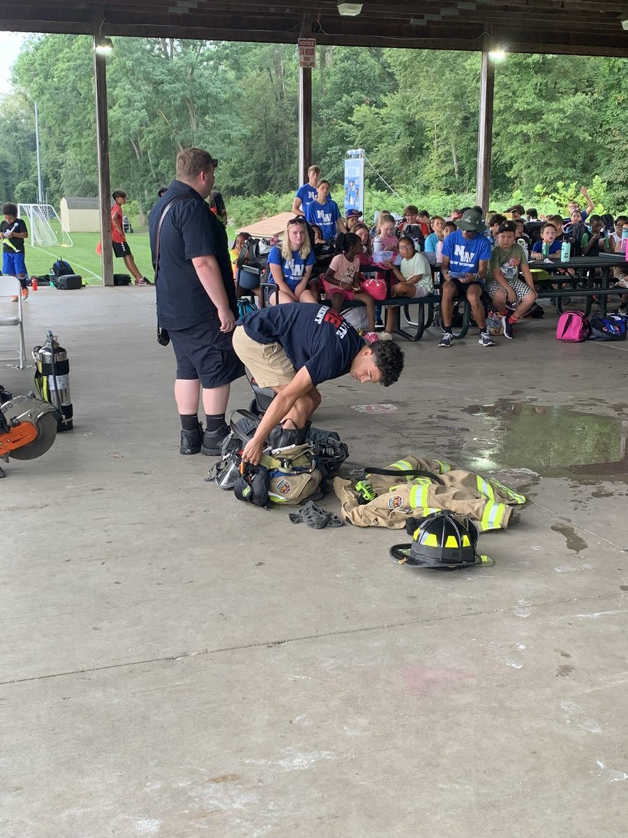 VailsGateFD's tweet image. Happy Summer! 😎 Yesterday our crews visited with the kids at New Windsor Summer Camp! We covered fire prevention, general fire knowledge and of course, had a cool-off session 🧯💦🚒