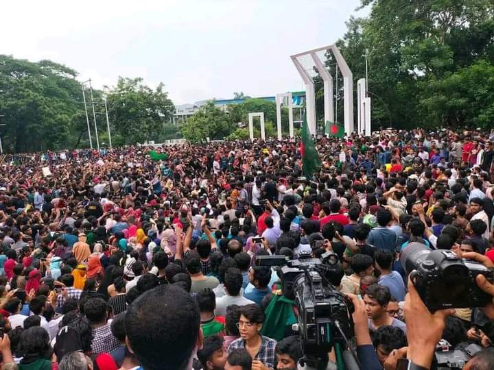 tandra0_0's tweet photo. Shahid Minar
03 August, 2024. 
#SaveBangladeshiStudents #savebangladeshalluniversitystudents https://t.co/WmlWsGNE76