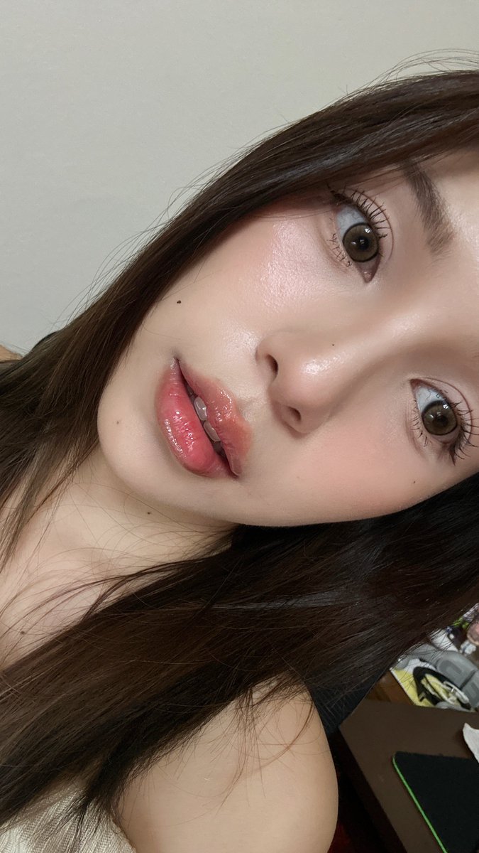 jummbo_'s tweet photo. ลองแต่ง clean girl makeup แบบอัพเดต ใช้คสอของปีนี้ เป็นลุคที่ยังชอบเหมือนเดิม ง่ายและเร็ว เดี้ยวมาลงฮาวทูละเอียดๆให้เหมือนเดิมมม แต่มีเแบบคลิปต็มๆใน ตต น้า https://t.co/UyhYTGmzP3