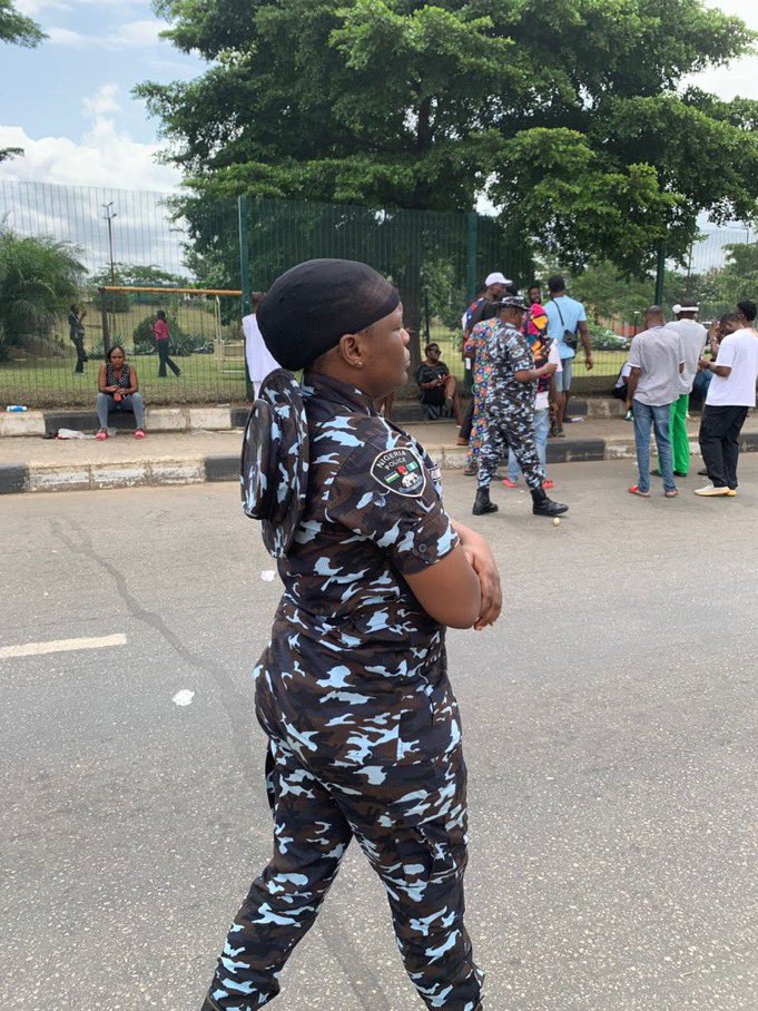 PO_GrassRootM's tweet photo. BREAKING L: Protest: “make them show this people (protesters) something, if not we no go get peace,” face of the Police woman who made such statements to her colleagues. 

Kindly make her go viral.

#EndBadGovernaceInNigeria https://t.co/5gIEzCUytC