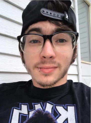 TrueCrimeUpdat's tweet photo. #MISSINGPERSON USA - Zebulon Greer, 27
MISSING FROM: #CampPoint, #Warsaw #Illinois
LAST SEEN: Sunday July 28, 5 miles south of Camp Point
APPEARANCE: 5'7", 150 lbs
VEHICLE: 2004 Mercury Grand Marquis, Middle of front grill is missing
๐ https://t.co/rs9cbxt4dn