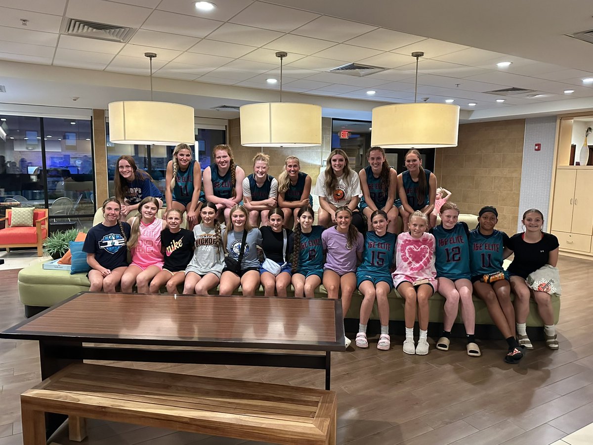 What a great evening! Our 17u group spoke to our 2 younger groups about their Faith and how it has impacted them on and off the court. 

What a great example they have set!