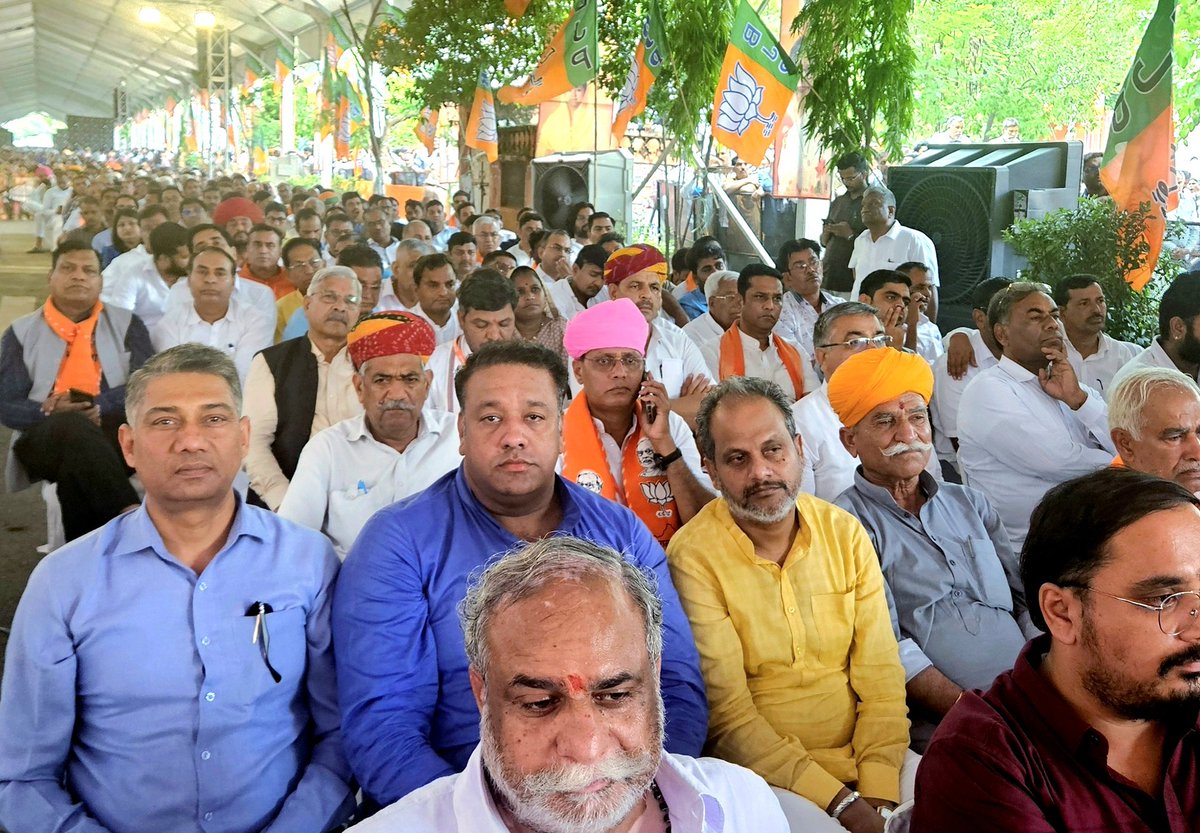 JitendraM_Bassi's tweet photo. भाजपा राजस्थान के नवनियुक्त प्रदेश अध्यक्ष श्री मदन राठौड़ जी के पदभार ग्रहण समारोह में कैबिनेट मंत्री हेमन्त जी मीणा व पूर्व सांसद निहालचंद मेघवाल जी एवं समस्त भारतीय जनता पार्टी के कार्यकर्ताओ को हार्दिक बधाई एवं शुभकामनायें ।
@BJP4Rajasthan https://t.co/zHUZz0k3Zv