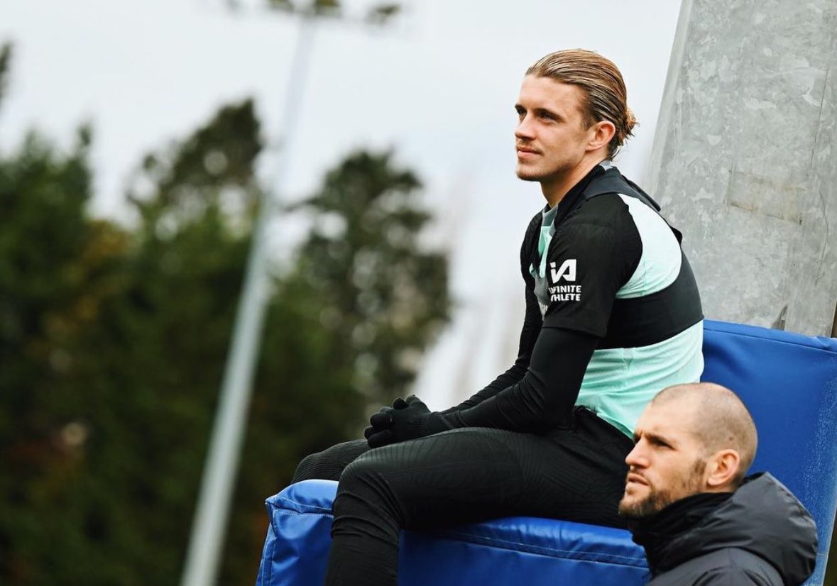 Conor Gallagher est écarté du noyau de de l’équipe première de Chelsea à en croire <a href="/alex_crook/">Alex Crook ⚽️🎙</a>.

Le club lui a fait savoir qu’il ne participerait pas aux entraînements des Blues après la tournée américaine.