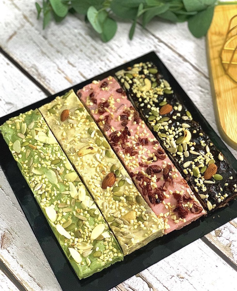 shoppingpills's tweet photo. tak pernah jumpa kek batik flavor premium macam ni 

ada 4 flavor, yang mana paling korang rasa nak try? https://t.co/H7MZ3zpjRD