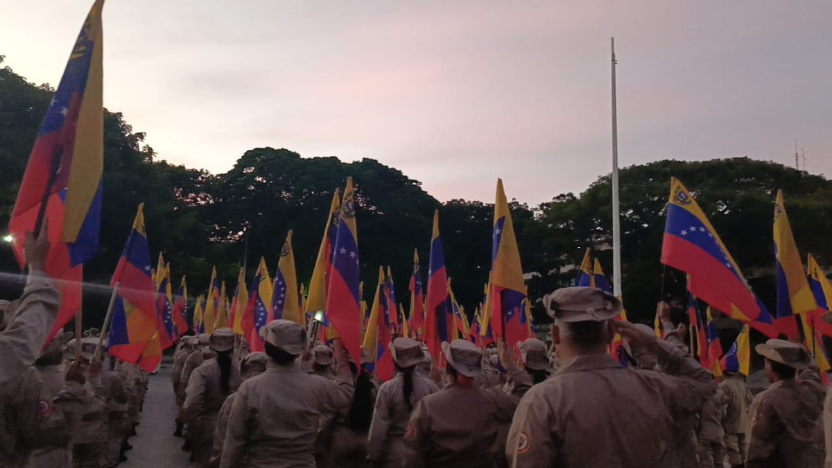 61_brigada's tweet photo. #03Ago Hoy, honramos la valentía y el espíritu patriótico de nuestro Generalísimo Francisco de Miranda, cuando desplegó la Bandera Tricolor, por primera vez en tierra Venezolana. Este símbolo de libertad y unidad nos inspira a seguir luchando por nuestra independencia. https://t.co/CcOVmrltsm