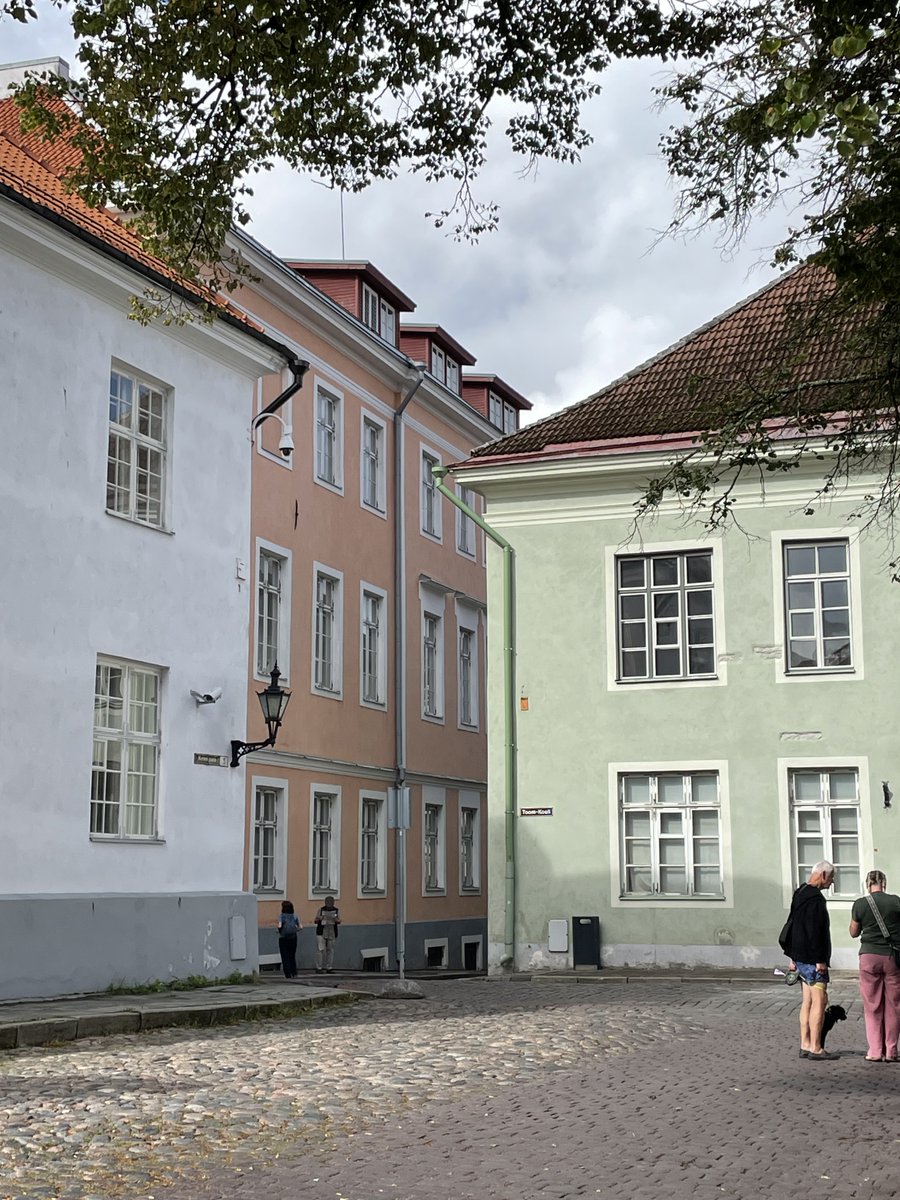Tallinn, Estonia's Dome School (center) which started in 1319 for children of nobility. It closed, reopened, &amp; was rebuilt several times, but closed for good in 1939 after 620 years!. In 2011 it was reopened &amp; continues today.
#edchat #teaching #teachertwitter #academictwitter