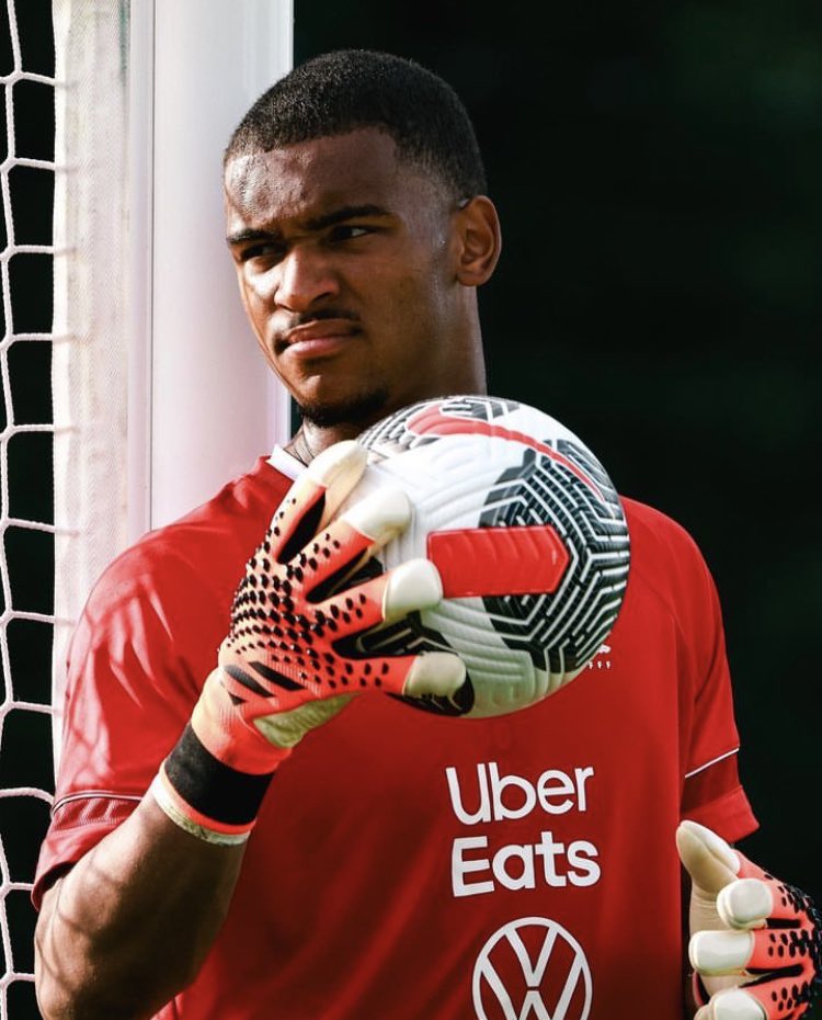 Parlons des Jeux-Olympiques de la Muraille de France, Guillaume Restes avec 0 BUT encaissé. 🤯🇫🇷

QUEL GARDIEN 🥵