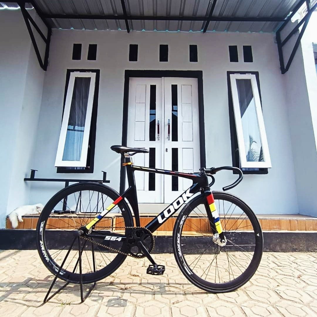 Mahal murah ori custom bekas baru lama modern kita semua mengayuh di atas jalan yang sama

Fixie custom murah berkualitas
081292136339
#sepeda #sepedafixie #fixie #gowes #sehat #Olahraga #indonesia #sepedaan #nusantara #fixie #g