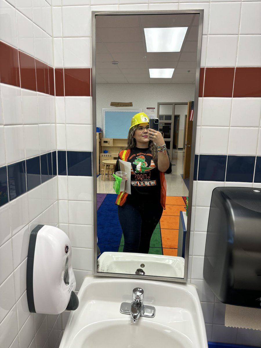 ccquizada's tweet photo. Ready to dig into this school year 24-25! 👷🏼‍♀️✨ @Griggs_AISD #AldineImpact https://t.co/x9z3Umwehd
