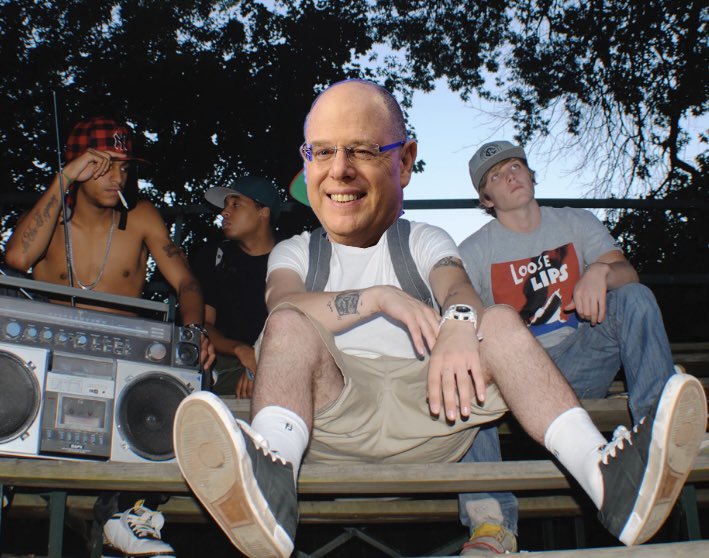 הפסיכולוג שלי: מאק מלר לא קיים, הוא לא יכול לפגוע בך
מאק מלר: אתם יודעים איזה קבוצת כדורגל ספרדית אני אוהב? גרנדה