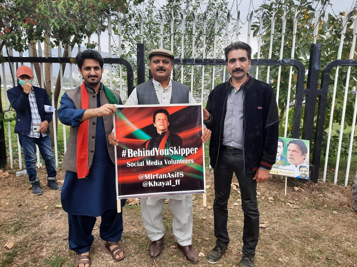 جو شخص خود بھی مڈل کلاس سے کے اور پارٹی میں بھی ہمیشہ مڈل کلاس اور ماڑے بندوں کے کام آتا رہا۔ ہر دکھ سکھ میں خان کے نظریہ کے ساتھ ڈٹا رہا آج اس پر دولتمند کو ترجیح دی رہی۔
کیوں بھئی کیوں؟
#Istandwithazhar