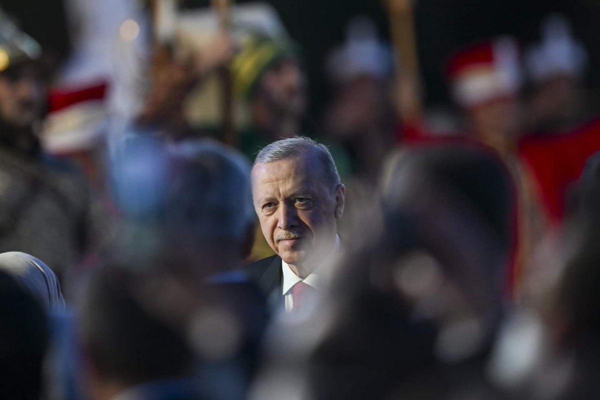 Cumhurbaşkanımız Sayın Recep Tayyip Erdoğan, her zaman hakkı ve hakkaniyeti savunmuştur. 
Kimsesizlerin kimsesi, mazlumların sesi olmuştur; olmaya da devam edecektir.
 
#ErdoğanınYanındayız