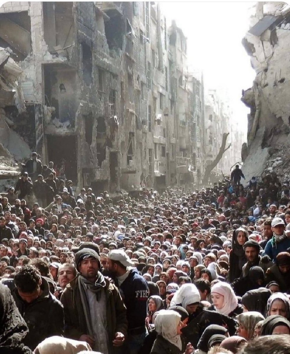 هذا المشهد المرعب هو من مخيم اليرموك الفلسطيني، تحت القصف الإيراني في دمشق!