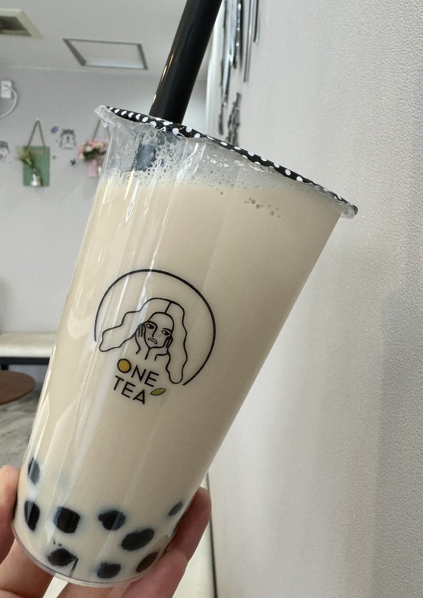 oo79864432's tweet photo. ONE TEA 一茶 🎓 小岩店 7回目 😆
23年12月末近く以来。
ウーロンミルクティー🍵 L+タピオカ 520円
タピ中大粒外側柔らかもっちり良質👍
BGMはビート🪘がきいた洋楽🎤
身体が動くぞーw
暑いしお客さん続々👥
#タピ活 #タピオカ #onetea #一茶 #小岩 https://t.co/LV5c5E0y81