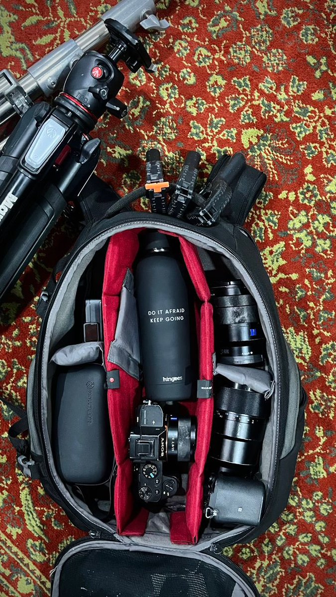 hingees's tweet photo. What’s in your bag? https://t.co/fA3Mh7eT0k