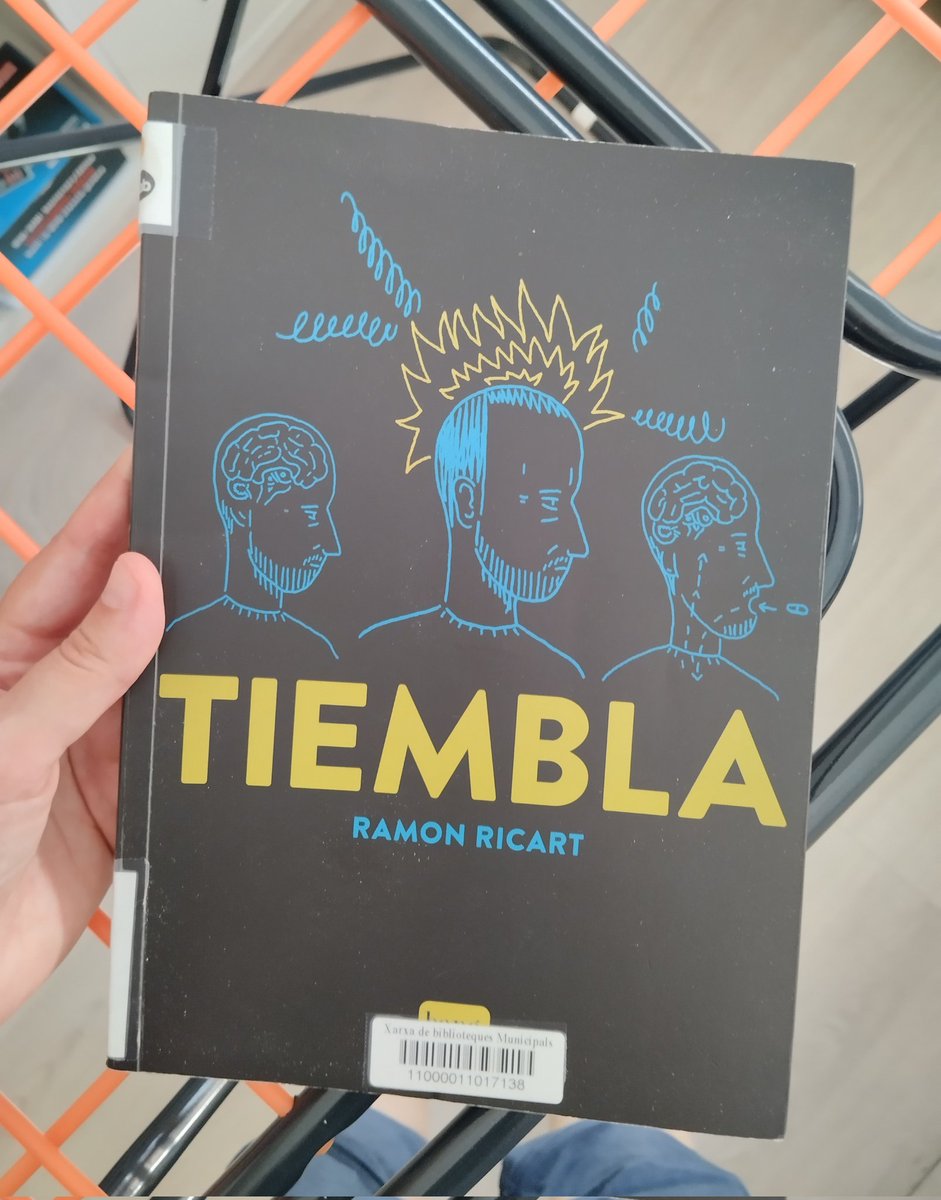 No ha de ser fàcil que et diagnostiquin Parkinson amb 47 anys. Gran i valenta feina de <a href="/ramonricart7/">Ramon Ricart</a> i del que li va suposar (i suposa) a tots nivells. 🫂
#MedicinaGràfica
@bangediciones