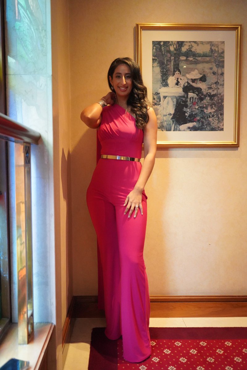 Anushka_Arora's tweet photo. Hosting the @AsiaoneMagazine round table conference and summit awards ✨💕 #host #emcee #eventanchor #anchor https://t.co/lqVlCfTGvD